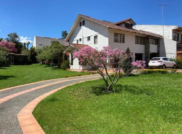Casa · 450m² · 4 Habitaciones · 5 Estacionamientos · Hermosa Casa en Venta, Sector Rio Amarillo