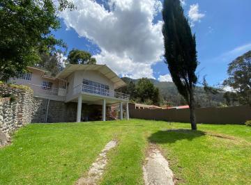 Hacienda-Quinta · 2500m² · 3 Habitaciones · 10 Estacionamientos · Hermosa Quinta en Venta, Sector Uzhupud