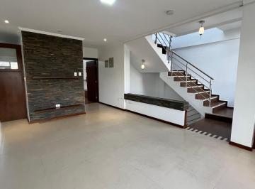 Casa de 9 habitaciones, Cuenca · Casa Rentera de Venta, Sector Av del Chofer C1468