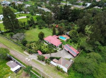 Hacienda-Quinta · 220m² · 3 Habitaciones · 6 Estacionamientos · Quinta de Venta Ubicada en Puembo, Sector La Guardia, Excelente Ubicación