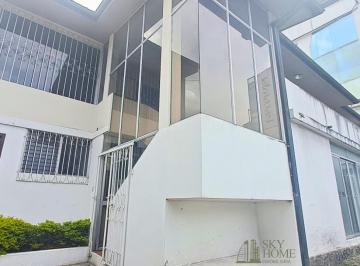 Local comercial de 10 habitaciones, Quito · Casa Comercial en América y Vozandes