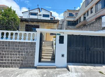 Casa de 3 habitaciones, Quito · Se Vende Casa de 459 Mt en Via Principal con Amplios Espacios en Ponciano Alto