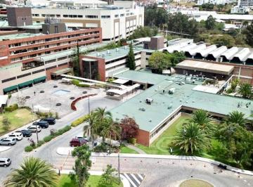 Oficina comercial · 43m² · 2 Habitaciones · 1 Estacionamiento · Hospital de Los Valles, Consultorio, Vista, $120.000