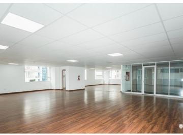 Oficina comercial de 1 habitación, Quito · Oficina de Alquiler en El Corazon Financiero - Comercial de Quito