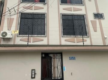 Incluye agua e internet Parte baja , diagonal al tía , ideal para estudiante de · Alquiler de Suite Amoblada en Bellavista