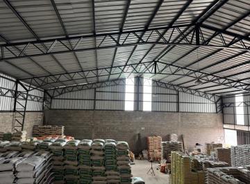 Bodega-Galpón de 4 habitaciones, Quito · En Oyambarillo Rento Galpón con Oficinas y Bodega (Mp)