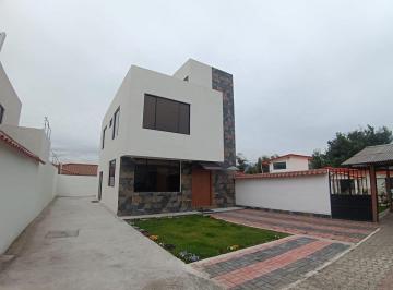 Casa de 3 habitaciones, Quito · Venta de Casa Conjunto - San Rafael