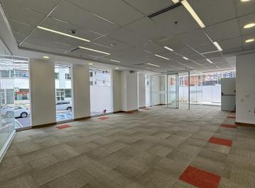 Oficina comercial · 130m² · 2 Estacionamientos · Alquiler Local Centro Norte de Quito Sector La Pradera