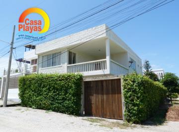 Casa de 4 habitaciones, Playas · Casa con Vista Al Mar de Venta en Playas, Vía a Data Km 6, Una Cuadra Al Mar