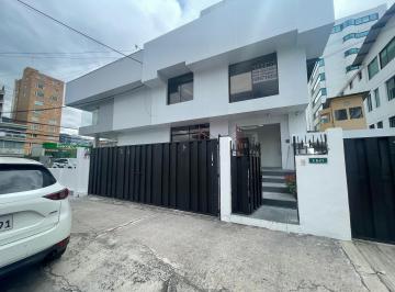 Local comercial , Quito · Casal Comercial Sector Quicentro - Oficinas - Showroom - Bodega 340 m²