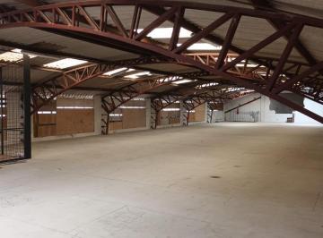 Bodega-Galpón · 869m² · 5 Habitaciones · Bodega Comercial Parques de Los Recuerdos *msb