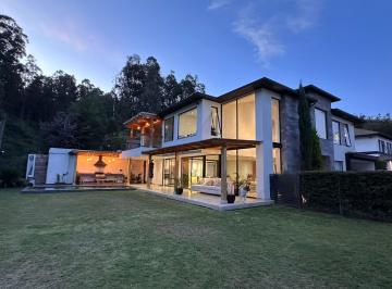 Casa de 4 habitaciones, Quito · Vendo Hermosa Casa Minimalista Cumbayà