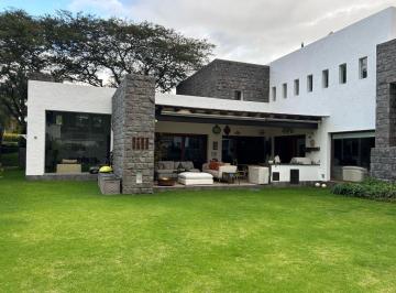 Casa · 580m² · 4 Habitaciones · 6 Estacionamientos · Vendo Casa en Cunucbamba
