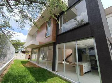 Casa de 3 habitaciones, Quito · Casa en Venta en Nayon Dentro de Urbanizacion