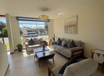 Casa de 3 habitaciones, Quito · ¡Hermosa! Casa de Venta en Conjunto (Lumbisi)