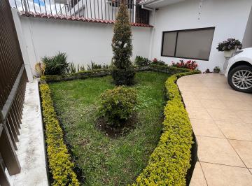 Casa de 4 habitaciones, Cuenca · Hermosa y Amplia Casa de Venta con Jardines Sector Gapal