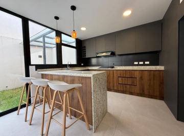 Casa de 4 habitaciones, Quito · Casa en Tumbaco Cerca a La Ruta Viva