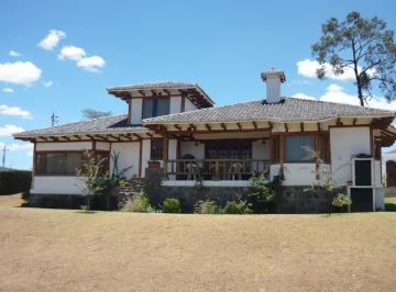 Casa · 265m² · 2 Habitaciones · 4 Estacionamientos · Casa de Venta con Excelente Terreno Ubicado en La Viña Alta