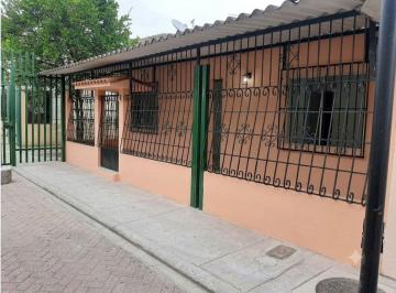 Casa de 4 habitaciones, Guayaquil · Vendo Casa Rentera Esquinera en La Floresta 1