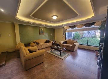 Casa de 4 habitaciones, Quito · Vendo Propiedad Para Vivienda y Empresas