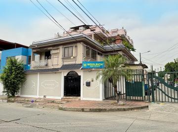Casa de 8 habitaciones, Guayaquil · Alborada XI Etapa, Vendo Casa Esquinera de 3 Pisos + Terraza, 8 Dorm, 360 m²