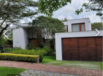 Casa · 540m² · 4 Habitaciones · 2 Estacionamientos · Tumbaco Casa de Venta Sector Club El Nacional