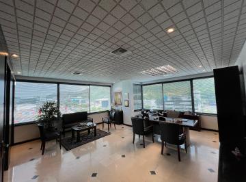 Oficina comercial de 4 habitaciones, Guayaquil · Se Vende Elegante Oficina Frente Albán Borja, Km 2 Ave Carlos Julio Arosemena!