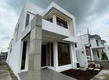 Casa de 3 habitaciones, Guayaquil · Vendo Moderna Casa Estreno Km 11 Vía Samborondon 3 Dorm. Esquinera
