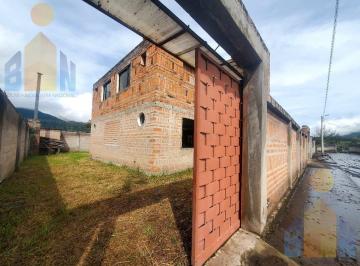 Casa · 234m² · 3 Habitaciones · 3 Estacionamientos · Casa en Obra Gris con Terreno en Venta Sector Lloa