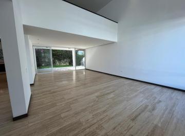 Casa de 3 habitaciones, Quito · Vendo Hermosa Casa Moderna en Cumbayá, Sector La Viña