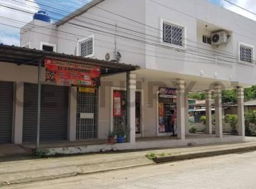 Casa · 234m² · 4 Habitaciones · 2 Estacionamientos · Amplia Casa en Venta en Chone con Locales y Villa Extra Para Alquiler