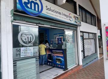 Local comercial de 2 habitaciones, Quito · Vendo Local en Cumbaya con Ubicación Privilegiada en Centro Comercial