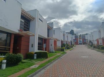 Casa de 3 habitaciones, Quito · Cumbaya, San Juan de Cumbaya, Conjunto Privado, Casa Adosada a un Solo Lado