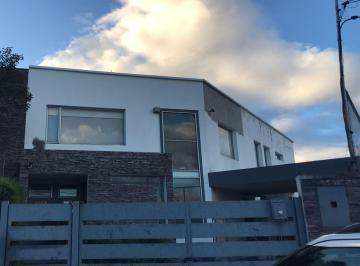 Casa de 3 habitaciones, Quito · Casa en Venta Urb. San Germán - Av Ilalo Los Chillos Terreno 454 m² Construcción 360 m²