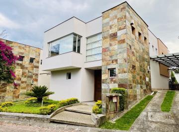 Casa · 222m² · 3 Habitaciones · 3 Estacionamientos · Muy Buena Casa de Venta Ubicada Dentro de Conjunto en San Juan Alto, Cumbayá