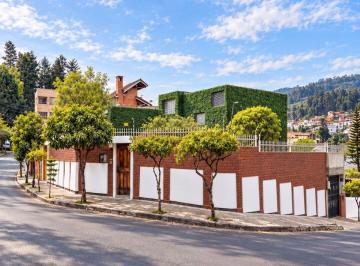 Casa de 5 habitaciones, Quito · Rooftop Panorámico en La Floresta Calle Zaldumbide