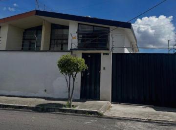 Casa · 220m² · 3 Habitaciones · 3 Estacionamientos · Venta de Casa en Pinar Bajo
