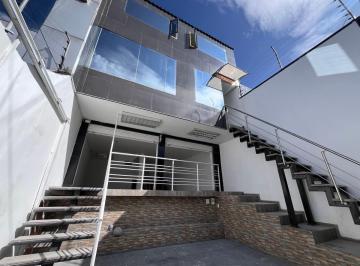 Oficina comercial · 256m² · 5 Habitaciones · 2 Estacionamientos · Venta Casa Comercial un Local y 5 Oficinas, Av 6 de Diciembre y de Las Hortencias