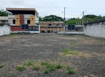 Terreno / Lote · 680m² · Terreno en Venta en Portoviejo Av 5 de Junio