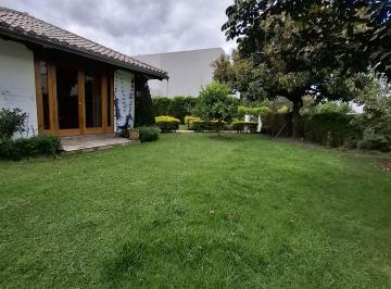 Casa de 3 habitaciones, Quito · Vendo Casa de un Solo Piso en La Mejor Urbanización de Lujo - Sector Hilacril