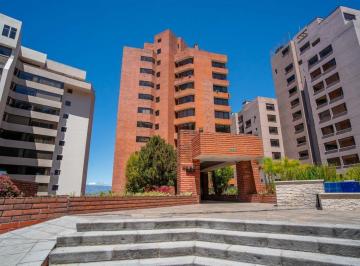 Departamento · 340ha · 4 Habitaciones · 3 Estacionamientos · Departamento en Venta 340 m² El Bosque Quito