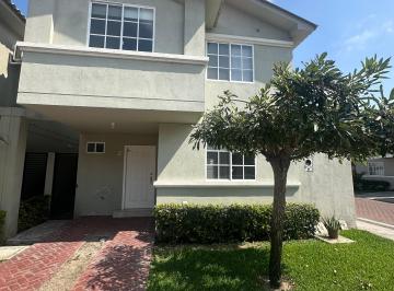 Casa de 3 habitaciones, Guayaquil · Alquiler de Casa en Urbanización Casa Laguna Etapa Paradisa