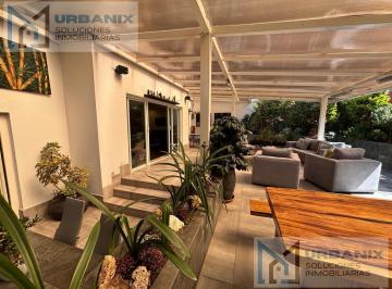 Casa · 415m² · 3 Habitaciones · 2 Estacionamientos · Venta Amplia Casa 3 Dorm - Estudio - Pérgola - Bbq - Basement. Urb. El Condado