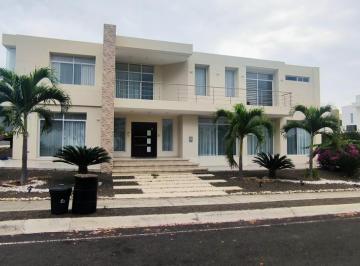 Casa · 400m² · 6 Habitaciones · 2 Estacionamientos · Casa de Alquiler en Montecristi Golf