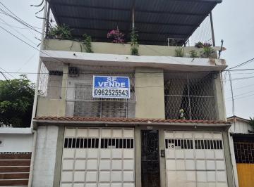 Casa de 14 habitaciones, Guayaquil · Buena Rentabilidad, 2 Edificaciones, Cerca de San Marino, Policentro, Urdesa