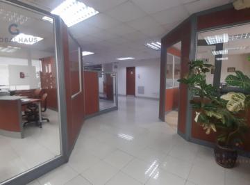 Oficina comercial · 233m² · 1 Estacionamiento · Venta de Oficina en Av 9 de Octubre, Entre Los Ríos y Esmeraldas. Ma. Ca.