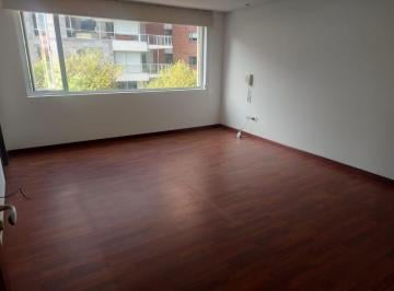 Departamento de 3 habitaciones, Quito · Rento Departamento con Línea Blanca