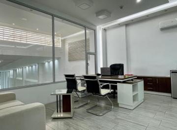 Oficina comercial · 200m² · 6 Estacionamientos · Espacio Comercial Totalmente Equipado Al Norte de Manta