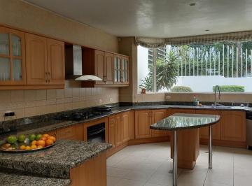 VENDO AMPLIA E IUMINADA CASA 500 M2 URBANIZACION PRIVADA CUMBAYA · Vendo Amplia E Iluminada Casa 500 m² Urbanizacion Privada Cumbaya