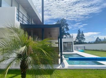 Casa de 4 habitaciones, Quito · Vendo Hermosa Casa Iluminada Moderna Cumbayá